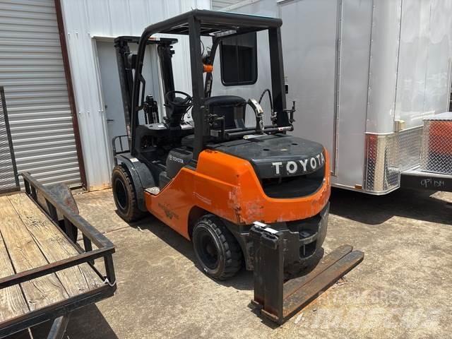 Toyota 8FGU30 أخرى