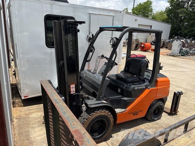 Toyota 8FGU30 شاحنات ذات رافعات شوكية - أخرى