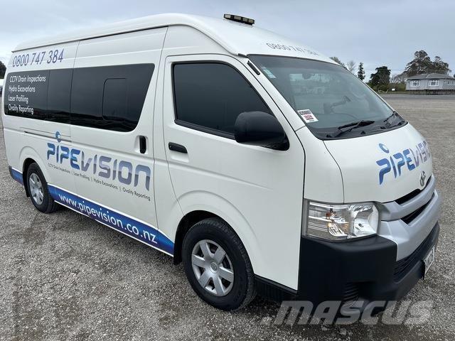 Toyota HiAce شاحنة مقفلة
