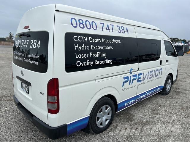 Toyota HiAce شاحنة مقفلة