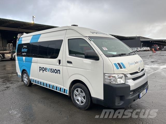 Toyota HiAce شاحنة مقفلة