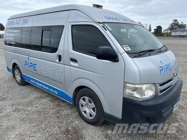 Toyota HiAce شاحنة مقفلة