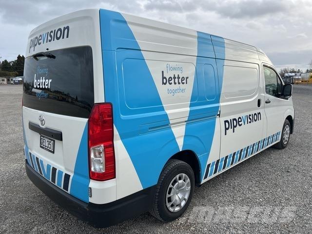 Toyota HiAce شاحنة مقفلة