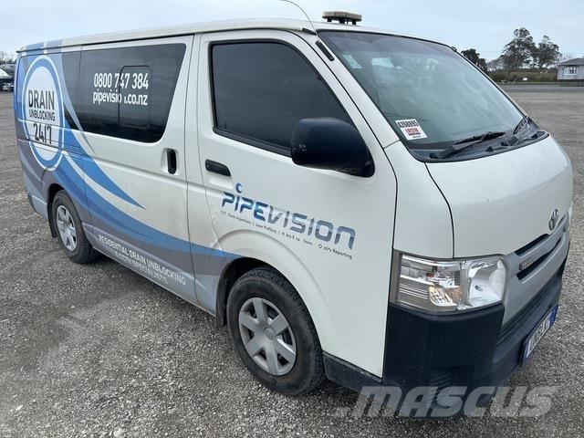Toyota HiAce شاحنة مقفلة