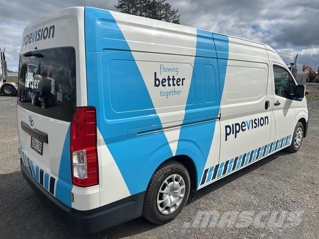 Toyota HiAce شاحنة مقفلة