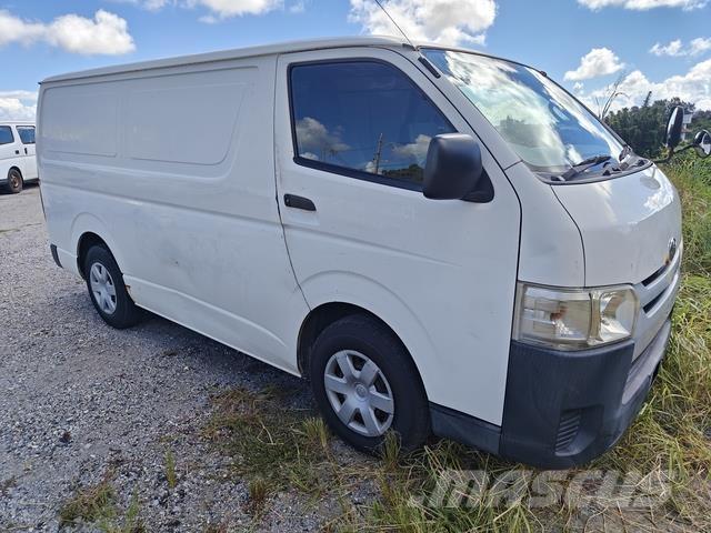 Toyota Hiace حافلة صغيرة