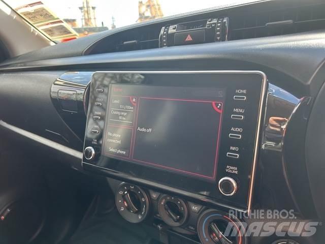 Toyota HiLux شاحنات خفيفة/مفصلية الجوانب