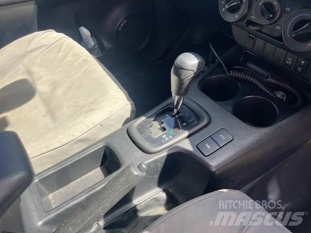 Toyota HiLux شاحنات خفيفة/مفصلية الجوانب