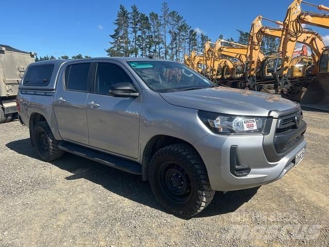 Toyota HiLux شاحنات خفيفة/مفصلية الجوانب