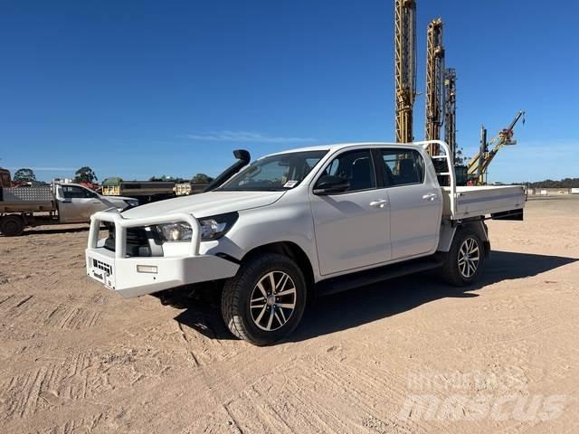 Toyota Hilux شاحنات خفيفة/مفصلية الجوانب