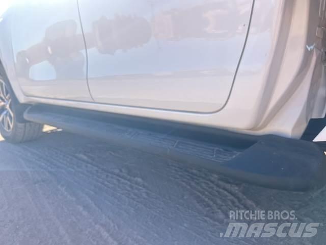 Toyota Hilux شاحنات خفيفة/مفصلية الجوانب