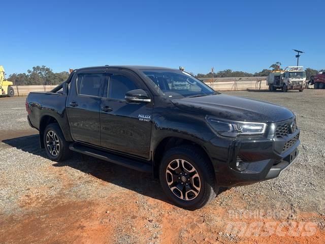Toyota Hilux شاحنات خفيفة/مفصلية الجوانب
