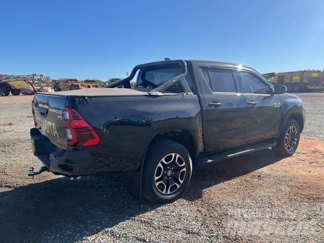 Toyota Hilux شاحنات خفيفة/مفصلية الجوانب