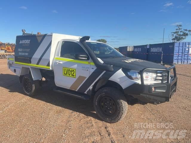 Toyota Hilux شاحنات خفيفة/مفصلية الجوانب