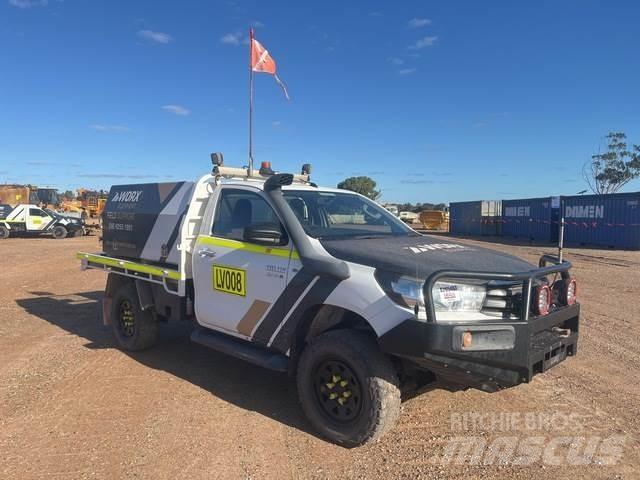 Toyota Hilux شاحنات خفيفة/مفصلية الجوانب