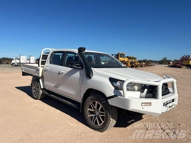 Toyota Hilux شاحنات خفيفة/مفصلية الجوانب