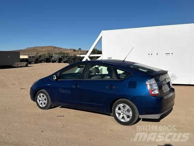 Toyota Prius سيارات
