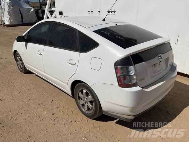 Toyota Prius سيارات