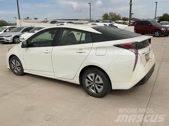 Toyota Prius سيارات