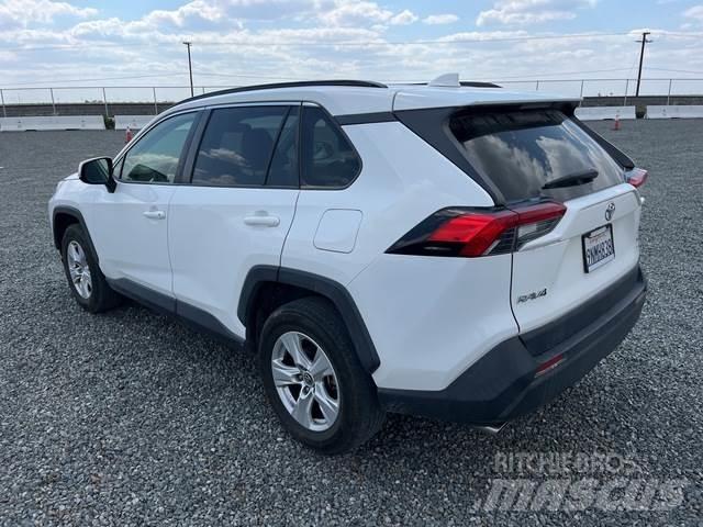 Toyota RAV4 سيارات