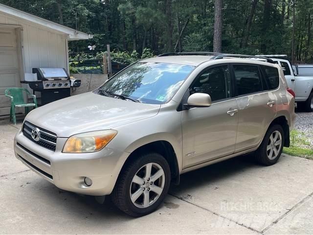 Toyota RAV4 سيارات