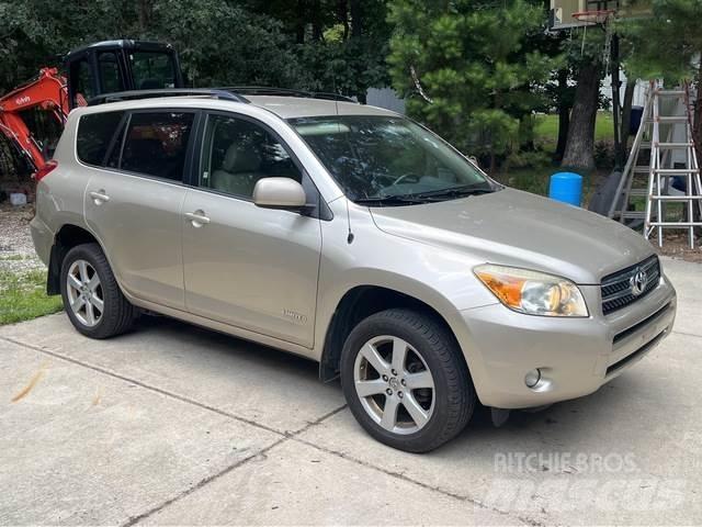 Toyota RAV4 سيارات
