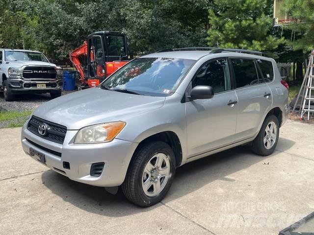 Toyota RAV4 سيارات