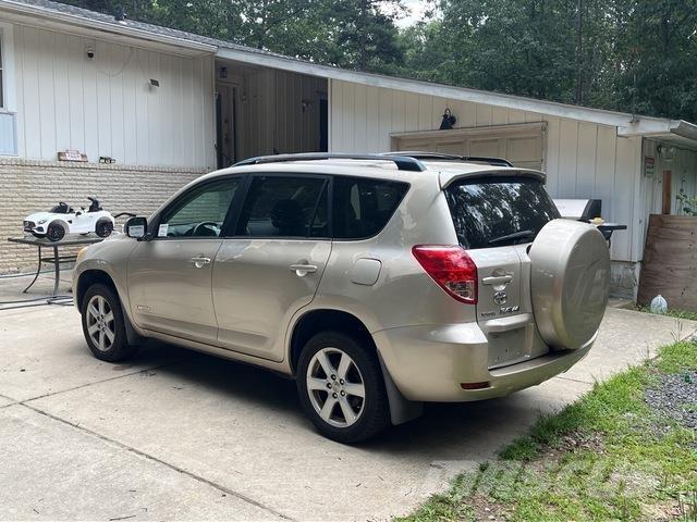 Toyota RAV4 سيارات