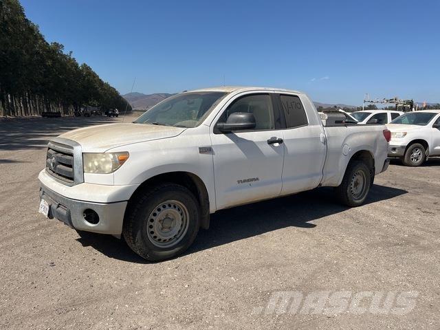 Toyota Tundra شاحنات خفيفة/مفصلية الجوانب