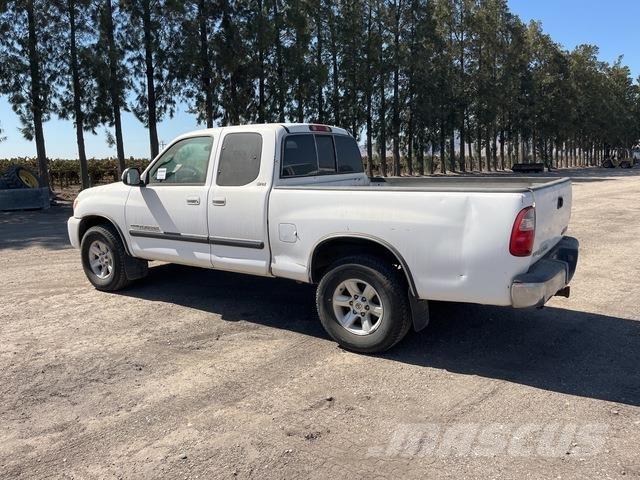 Toyota Tundra شاحنات خفيفة/مفصلية الجوانب