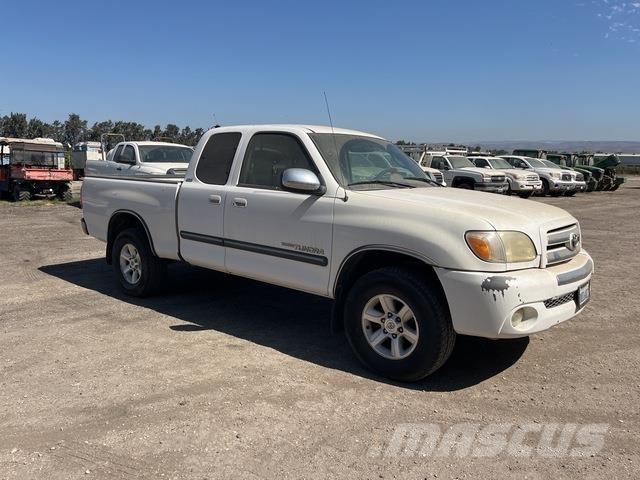 Toyota Tundra شاحنات خفيفة/مفصلية الجوانب