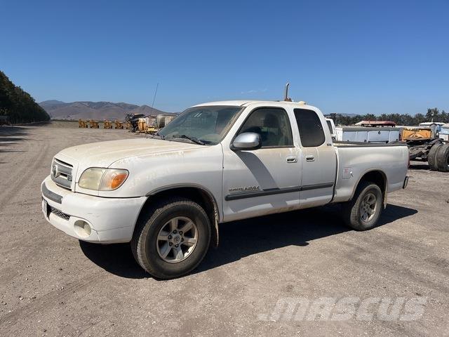 Toyota Tundra شاحنات خفيفة/مفصلية الجوانب