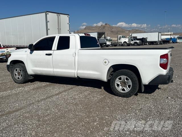 Toyota Tundra شاحنات خفيفة/مفصلية الجوانب