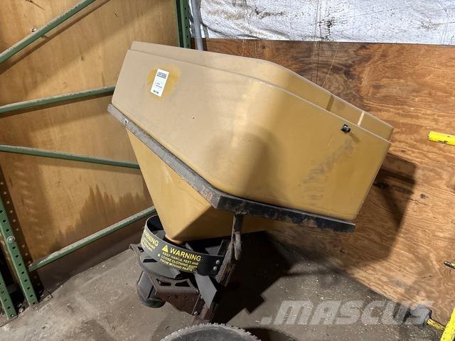  Trailhawk 750 معدات نشر الرمال والملح