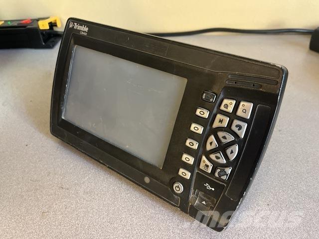 Trimble CB460 أخرى