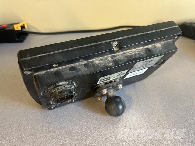 Trimble CB460 أخرى