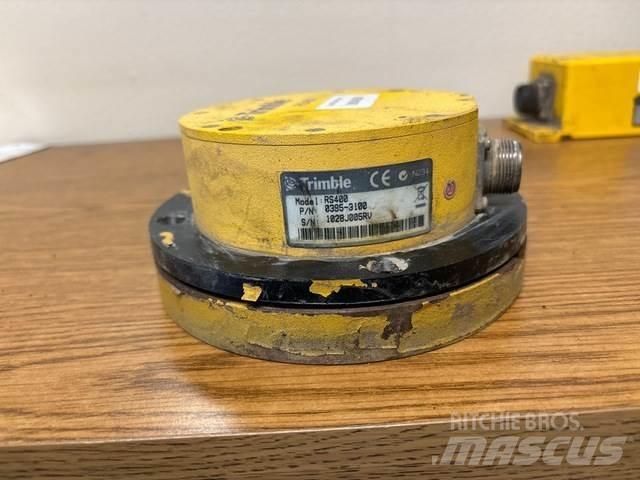 Trimble RS400 أخرى
