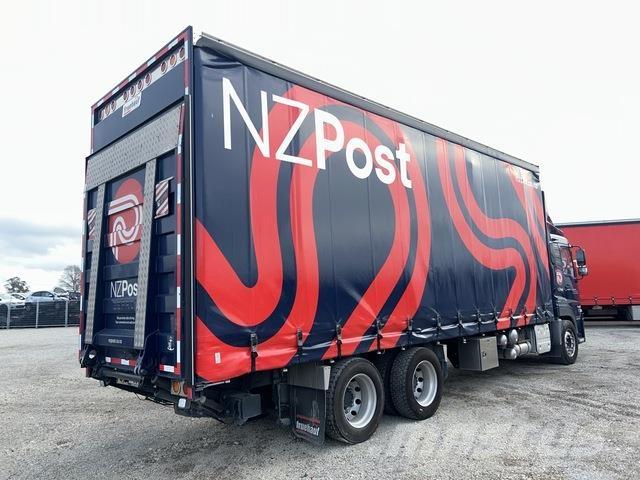 UD CD 25 360 شاحنات بغطاء جانبي