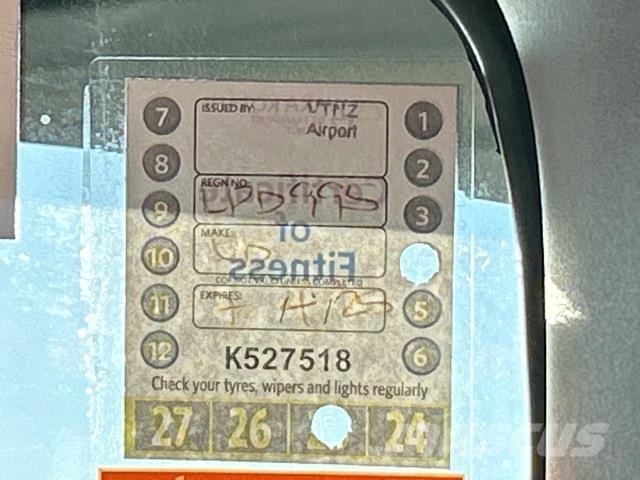 UD CW 26 390 شاحنات بغطاء جانبي