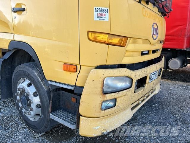 UD PK 17.280 شاحنات بغطاء جانبي