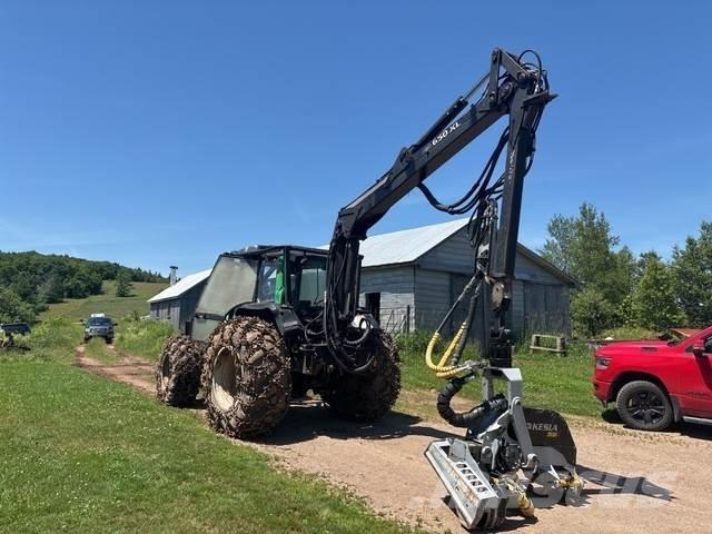 Valtra X120 الجرارات