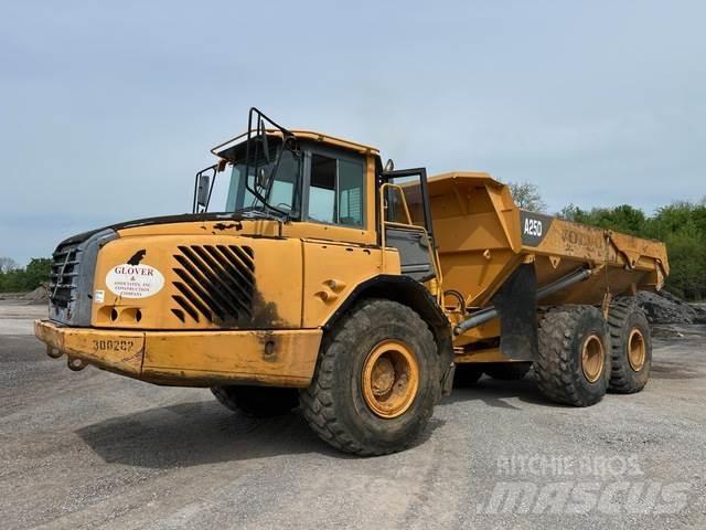 Volvo A25D ساحبات مفصلية
