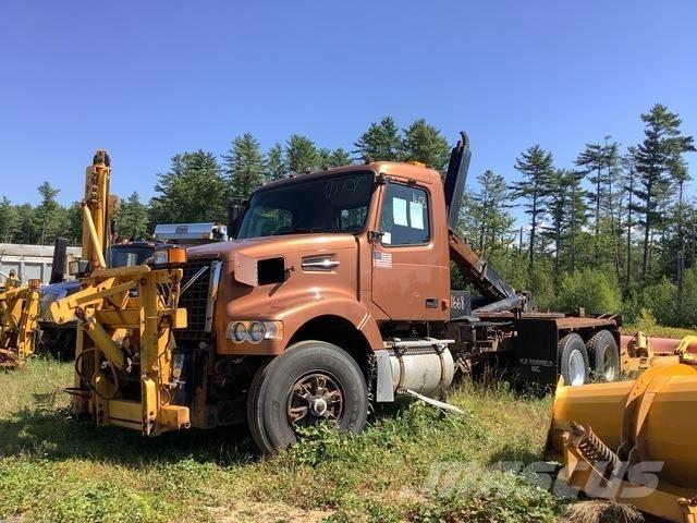Volvo BM VHD حراثات ونصول الجليد
