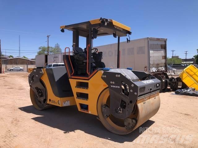 Volvo DD105 مداحل ثنائية الاسطوانة