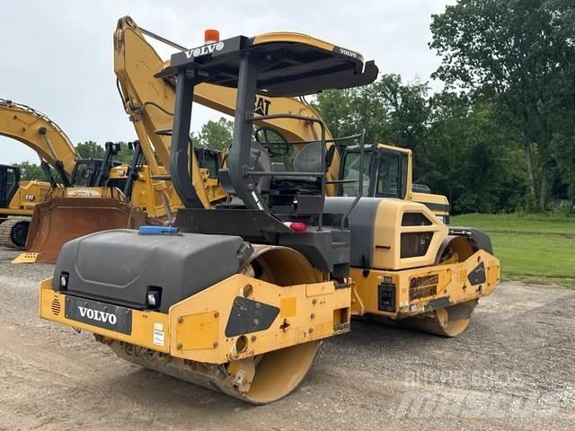 Volvo DD110B مداحل ثنائية الاسطوانة