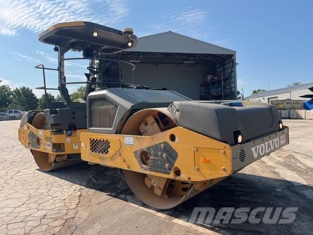 Volvo DD120C مداحل ثنائية الاسطوانة