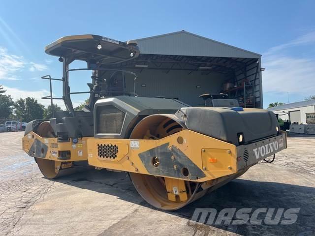 Volvo DD120C مداحل ثنائية الاسطوانة