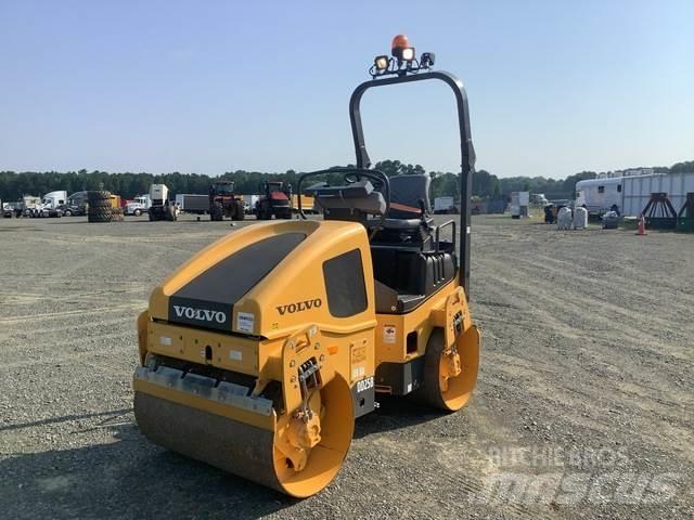 Volvo DD25B مداحل ثنائية الاسطوانة