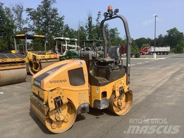 Volvo DD25B مداحل ثنائية الاسطوانة