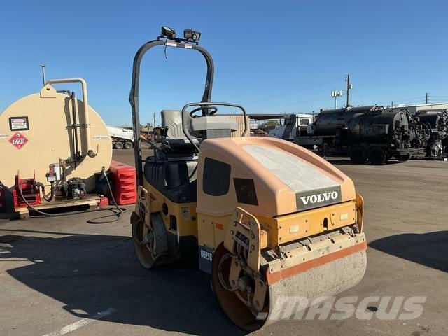 Volvo DD25B مداحل ثنائية الاسطوانة